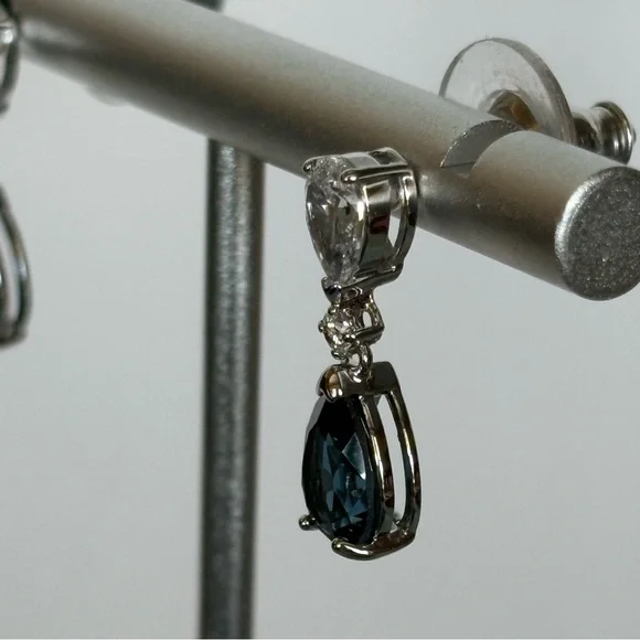 Rare Swarovski Blue Pear-Cut And Clear Crystals Vintage Drop Earrings 19mm - Picture 5 of 16